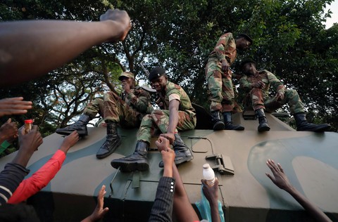 Cả châu Phi đều muốn Mugabe ra đi - Ảnh 2. Cả châu Phi đều muốn Mugabe ra đi - Ảnh 2.