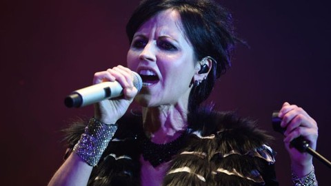Ca sĩ Dolores O’Riordan đột ngột qua đời ở tuổi 46 - Ảnh 1. Ca sĩ Dolores O’Riordan đột ngột qua đời ở tuổi 46 - Ảnh 1.