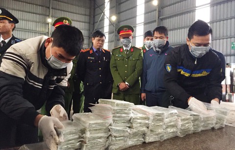 Tiêu hủy 300 bánh heroin trong vụ án ông trùm ma túy Vàng A Cáng - Ảnh 1. Tiêu hủy 300 bánh heroin trong vụ án ông trùm ma túy Vàng A Cáng - Ảnh 1.
