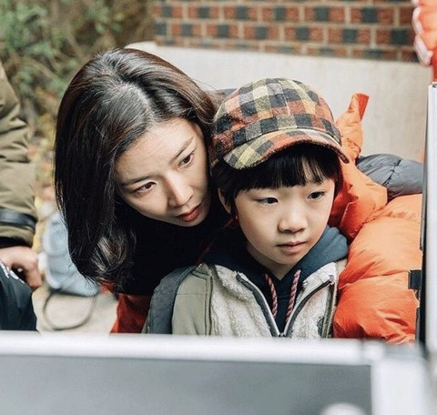 Lee Bo Young trở lại với phim truyền hình Mother - Ảnh 6. Lee Bo Young trở lại với phim truyền hình Mother - Ảnh 6.