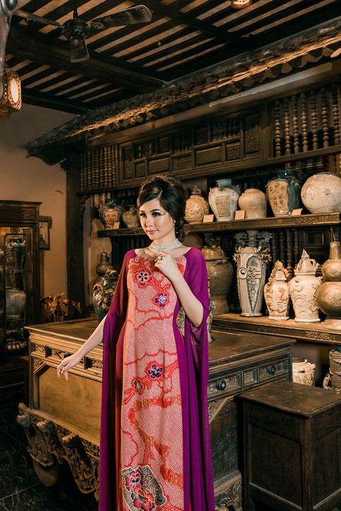 Lê Âu Ngân Anh làm người mẫu áo dài mới của Võ Việt Chung - Ảnh 5. Lê Âu Ngân Anh làm người mẫu áo dài mới của Võ Việt Chung - Ảnh 5.