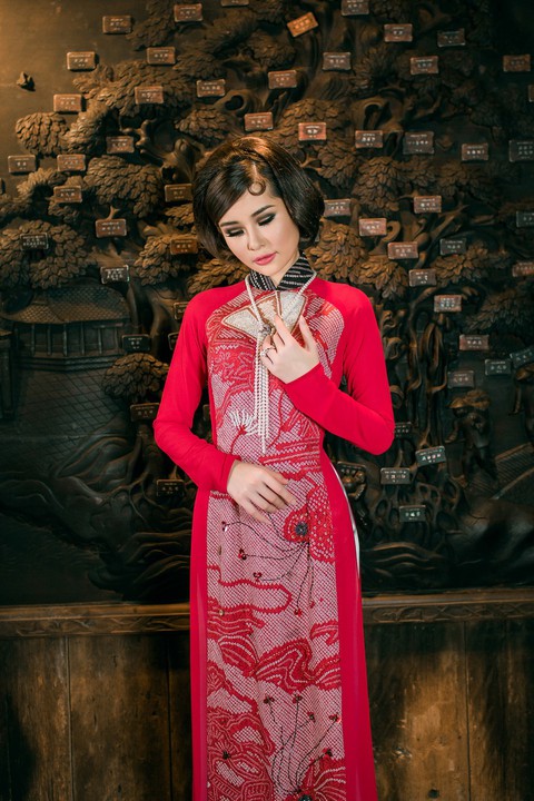Lê Âu Ngân Anh làm người mẫu áo dài mới của Võ Việt Chung - Ảnh 10. Lê Âu Ngân Anh làm người mẫu áo dài mới của Võ Việt Chung - Ảnh 10.