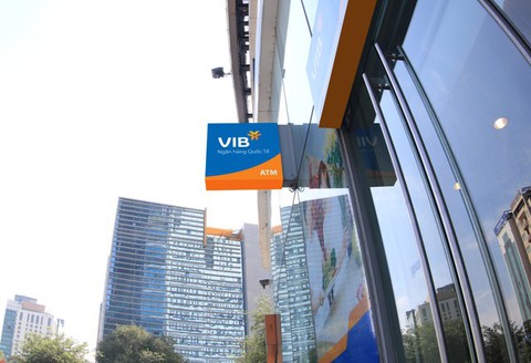 VIB tặng quà trị giá 7 tỉ đồng cho khách hàng gửi tiết kiệm - Ảnh 1. VIB tặng quà trị giá 7 tỉ đồng cho khách hàng gửi tiết kiệm - Ảnh 1.