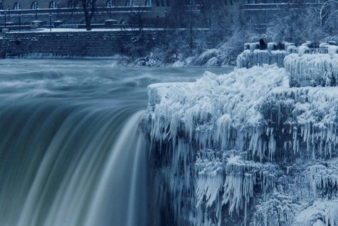 Du khách ngắm thác Niagara trong băng giá - Ảnh 2. Du khách ngắm thác Niagara trong băng giá - Ảnh 2.