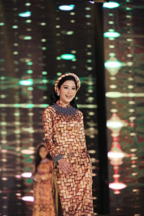 Duyên dáng bolero - khi thi ca hát như thi hoa hậu - Ảnh 7. Duyên dáng bolero - khi thi ca hát như thi hoa hậu - Ảnh 7.