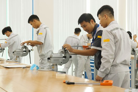 Cú hích nội địa hóa ngành ôtô - Ảnh 1. Cú hích nội địa hóa ngành ôtô - Ảnh 1.