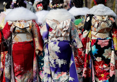 Thiếu nữ Nhật rạng rỡ kimono trong lễ trưởng thành - Ảnh 10. Thiếu nữ Nhật rạng rỡ kimono trong lễ trưởng thành - Ảnh 10.