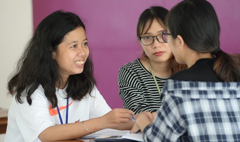 Tiếp sức đến trường: Cẩm Tú và những bài toán cuộc đời - Ảnh 1. Tiếp sức đến trường: Cẩm Tú và những bài toán cuộc đời - Ảnh 1.