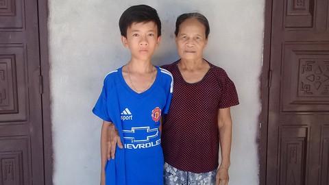 Học bổng Đèn đom đóm: Côi cút giữa đời vẫn báo hiếu mẹ cha - Ảnh 4. Học bổng Đèn đom đóm: Côi cút giữa đời vẫn báo hiếu mẹ cha - Ảnh 4.