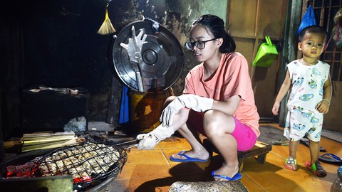 Học bổng Đèn đom đóm: Côi cút giữa đời vẫn báo hiếu mẹ cha - Ảnh 1. Học bổng Đèn đom đóm: Côi cút giữa đời vẫn báo hiếu mẹ cha - Ảnh 1.