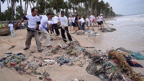 Rác thải nhựa đổ ra biển: ô nhiễm trắng! - Ảnh 1. Rác thải nhựa đổ ra biển: ô nhiễm trắng! - Ảnh 1.