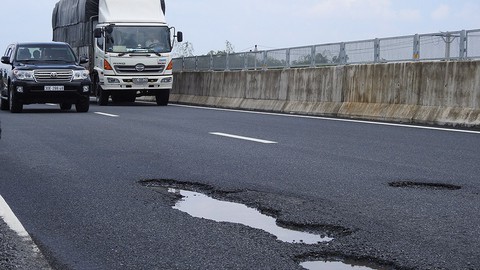 Dừng thu phí cao tốc hư hỏng - Ảnh 1. Dừng thu phí cao tốc hư hỏng - Ảnh 1.