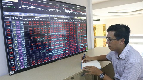 Chứng khoán bốc hơi hơn 7 tỉ USD - Ảnh 1. Chứng khoán bốc hơi hơn 7 tỉ USD - Ảnh 1.