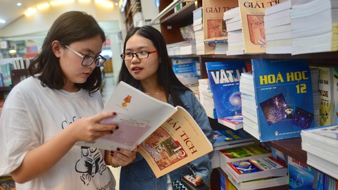 Sách giáo khoa điện tử: băn khoăn chờ bộ trả lời - Ảnh 1. Sách giáo khoa điện tử: băn khoăn chờ bộ trả lời - Ảnh 1.