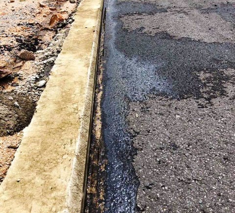 Phát hiện vết dầu loang trên đường cao tốc Đà Nẵng - Quảng Ngãi - Ảnh 1. Phát hiện vết dầu loang trên đường cao tốc Đà Nẵng - Quảng Ngãi - Ảnh 1.
