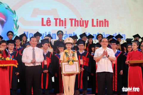 Hai bóng hồng thủ khoa kép đại học năm 2018 - Ảnh 5. Hai bóng hồng thủ khoa kép đại học năm 2018 - Ảnh 5.
