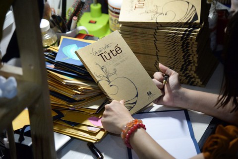 Trà My trên cát bỏng tưới mầm tử tế - Ảnh 3. Trà My trên cát bỏng tưới mầm tử tế - Ảnh 3.