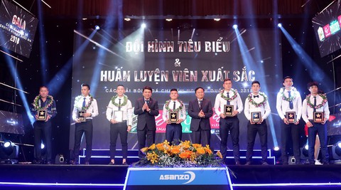 Nguyễn Quang Hải là cầu thủ trẻ xuất sắc nhất V-League 2018 - Ảnh 3. Nguyễn Quang Hải là cầu thủ trẻ xuất sắc nhất V-League 2018 - Ảnh 3.