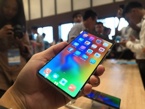 Bkav ra mắt smartphone Bphone 3 - Ảnh 1. Bkav ra mắt smartphone Bphone 3 - Ảnh 1.