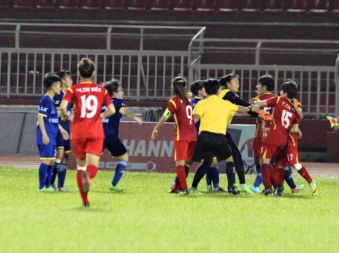 Xin bớt khắt khe với các cầu thủ nữ - Ảnh 3. Xin bớt khắt khe với các cầu thủ nữ - Ảnh 3.
