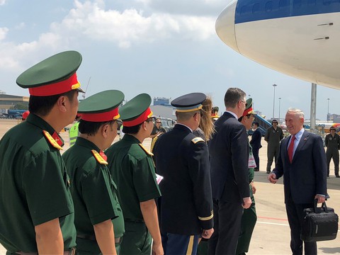 Bộ trưởng Quốc phòng Mỹ tự tin vẫn được ông Trump ủng hộ - Ảnh 1. Bộ trưởng Quốc phòng Mỹ tự tin vẫn được ông Trump ủng hộ - Ảnh 1.