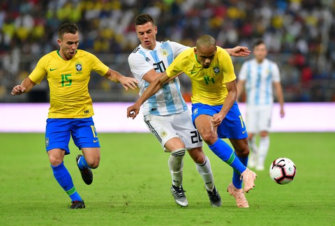 Không Messi, Argentina thua sát nút Brazil - Ảnh 2. Không Messi, Argentina thua sát nút Brazil - Ảnh 2.