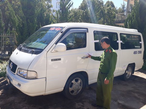 Xác định được tài xế ủi công an chạy cả trăm mét - Ảnh 3. Xác định được tài xế ủi công an chạy cả trăm mét - Ảnh 3.