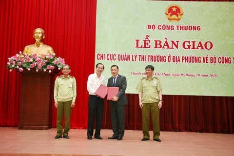 Vụ tự ý bổ nhiệm cục trưởng Cục QLTT TP.HCM: Chỉ là quyền cục trưởng - Ảnh 1. Vụ tự ý bổ nhiệm cục trưởng Cục QLTT TP.HCM: Chỉ là quyền cục trưởng - Ảnh 1.