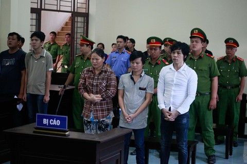 Xét xử 3 công nhân Công ty Pouyuen gây rối, tấn công cảnh sát cơ động - Ảnh 1. Xét xử 3 công nhân Công ty Pouyuen gây rối, tấn công cảnh sát cơ động - Ảnh 1.