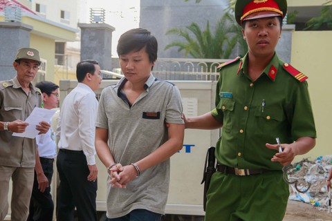 Ba công nhân Công ty Pouyuen Việt Nam ném đá cảnh sát cơ động lãnh án tù - Ảnh 2. Ba công nhân Công ty Pouyuen Việt Nam ném đá cảnh sát cơ động lãnh án tù - Ảnh 2.