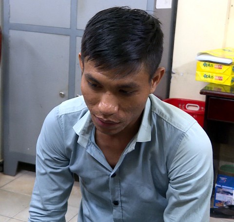 Hai nghi phạm đâm chết nhân viên quán bia ra đầu thú - Ảnh 1. Hai nghi phạm đâm chết nhân viên quán bia ra đầu thú - Ảnh 1.
