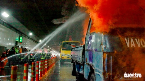 Chật vật ứng phó sự cố trong đường hầm - Ảnh 3. Chật vật ứng phó sự cố trong đường hầm - Ảnh 3.