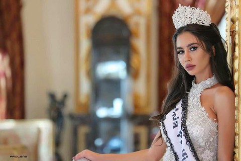 Hoa hậu Trái đất Lebanon bị tước vương miện vì chụp ảnh với hoa hậu Israel - Ảnh 2. Hoa hậu Trái đất Lebanon bị tước vương miện vì chụp ảnh với hoa hậu Israel - Ảnh 2.