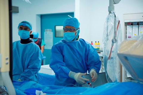 Cấp cứu tim mạch: cuộc chiến giữa ranh giới sinh tử - Ảnh 1. Cấp cứu tim mạch: cuộc chiến giữa ranh giới sinh tử - Ảnh 1.