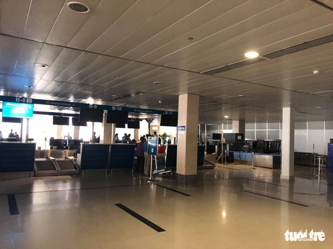 Sân bay Tân Sơn Nhất bị mất điện do chuyển đổi nguồn - Ảnh 2. Sân bay Tân Sơn Nhất bị mất điện do chuyển đổi nguồn - Ảnh 2.