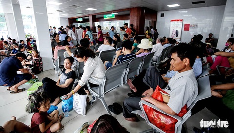 Xây dựng bệnh viện kéo dài, người bệnh thiệt thòi - Ảnh 1. Xây dựng bệnh viện kéo dài, người bệnh thiệt thòi - Ảnh 1.