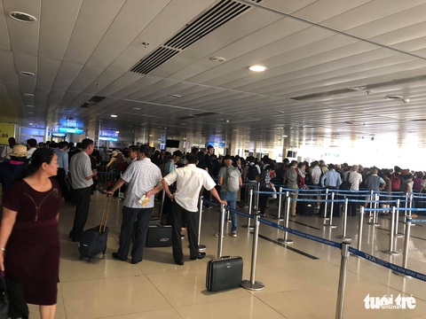 Sân bay Tân Sơn Nhất bị mất điện do chuyển đổi nguồn - Ảnh 3. Sân bay Tân Sơn Nhất bị mất điện do chuyển đổi nguồn - Ảnh 3.