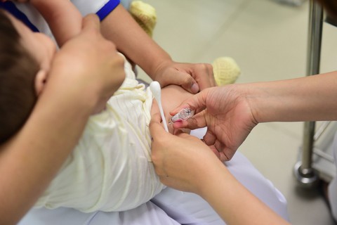 Chuyển đổi văcxin 5 trong 1, có đủ văcxin và an toàn? - Ảnh 1. Chuyển đổi văcxin 5 trong 1, có đủ văcxin và an toàn? - Ảnh 1.