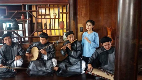 Câu vọng cổ trong lòng người trẻ Sài Gòn - Ảnh 2. Câu vọng cổ trong lòng người trẻ Sài Gòn - Ảnh 2.
