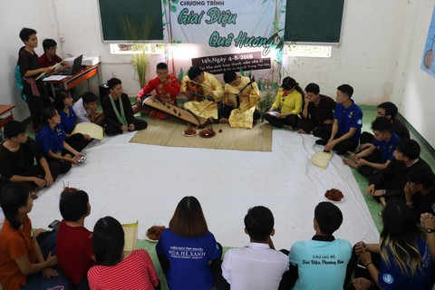 Câu vọng cổ trong lòng người trẻ Sài Gòn - Ảnh 4. Câu vọng cổ trong lòng người trẻ Sài Gòn - Ảnh 4.