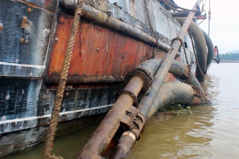 Truy đuổi như phim, tóm gọn nhiều đối tượng khai thác cát lậu - Ảnh 2. Truy đuổi như phim, tóm gọn nhiều đối tượng khai thác cát lậu - Ảnh 2.