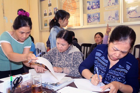 Kiện công ty ra tòa, công nhân bị điều chuyển sang tỉnh khác làm việc - Ảnh 2. Kiện công ty ra tòa, công nhân bị điều chuyển sang tỉnh khác làm việc - Ảnh 2.