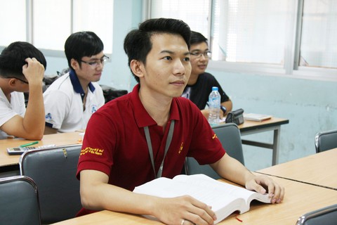 Trường sai khi xếp lịch học sinh viên từ 6h? - Ảnh 1. Trường sai khi xếp lịch học sinh viên từ 6h? - Ảnh 1.