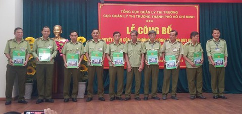 Tăng mức chế tài trong xử lí hàng gian, hàng giả - Ảnh 2. Tăng mức chế tài trong xử lí hàng gian, hàng giả - Ảnh 2.