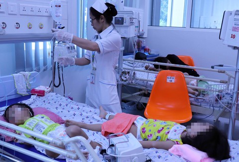 Tay chân miệng, sốt xuất huyết, sởi đều tăng nhanh - Ảnh 2. Tay chân miệng, sốt xuất huyết, sởi đều tăng nhanh - Ảnh 2.