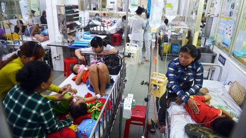 Tay chân miệng, sốt xuất huyết, sởi đều tăng nhanh - Ảnh 1. Tay chân miệng, sốt xuất huyết, sởi đều tăng nhanh - Ảnh 1.