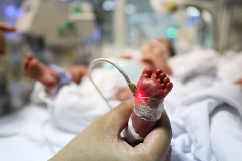 Tận tụy những người mẹ chăm trẻ sinh non - Ảnh 6. Tận tụy những người mẹ chăm trẻ sinh non - Ảnh 6.