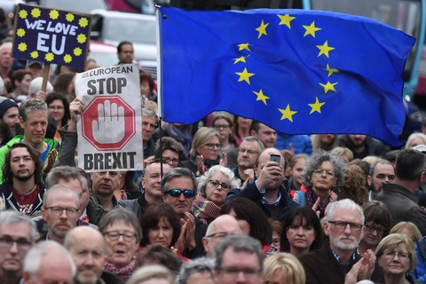 Biển người tuần hành ở London kêu gọi bỏ phiếu mới cho Brexit - Ảnh 4. Biển người tuần hành ở London kêu gọi bỏ phiếu mới cho Brexit - Ảnh 4.
