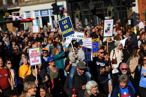 Biển người tuần hành ở London kêu gọi bỏ phiếu mới cho Brexit - Ảnh 1. Biển người tuần hành ở London kêu gọi bỏ phiếu mới cho Brexit - Ảnh 1.