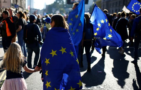 Biển người tuần hành ở London kêu gọi bỏ phiếu mới cho Brexit - Ảnh 3. Biển người tuần hành ở London kêu gọi bỏ phiếu mới cho Brexit - Ảnh 3.